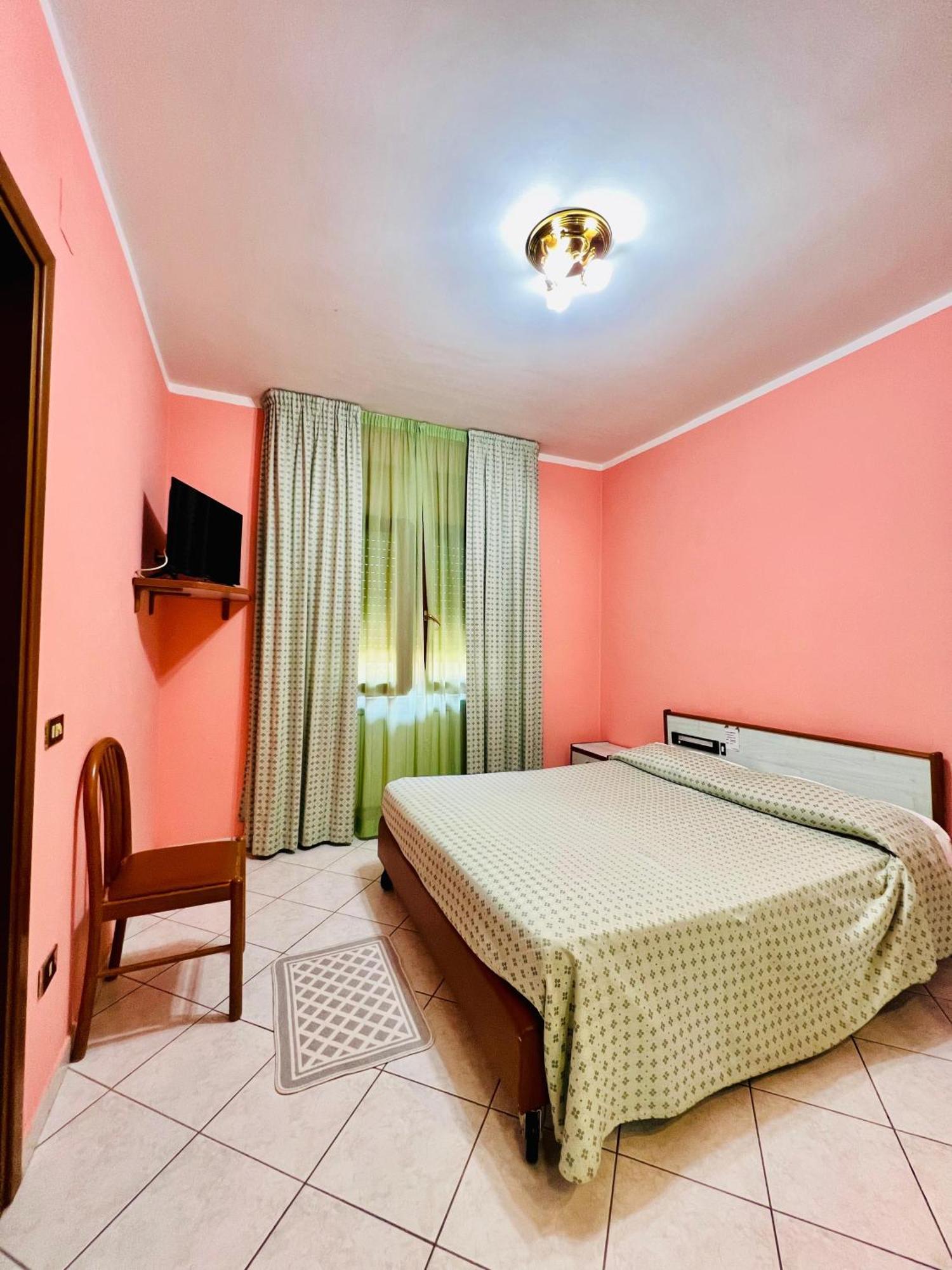 Hotel Paradiso Celano Exterior photo